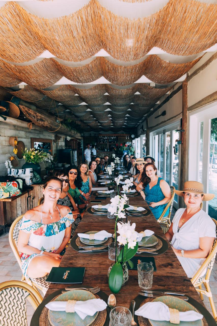 Mesa da casa com as participantes