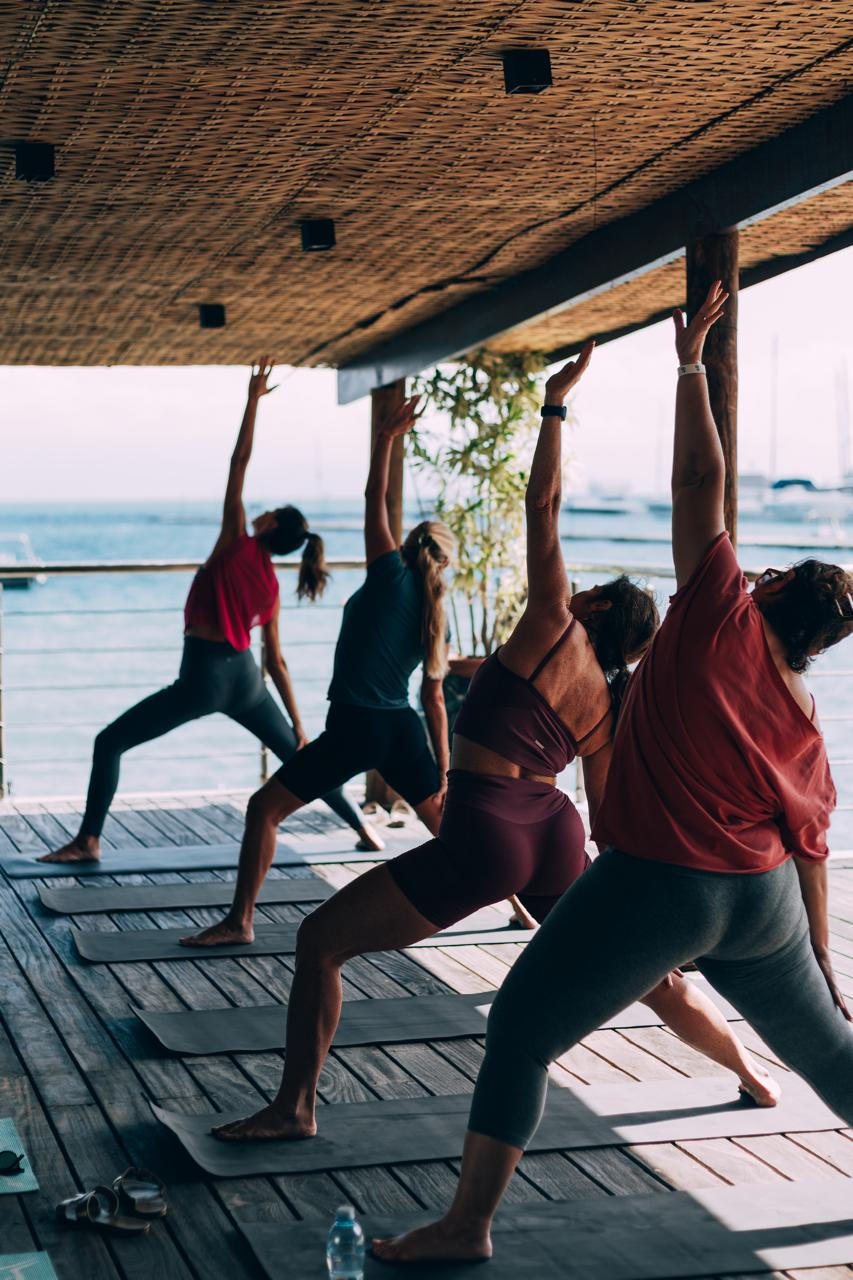 Yoga ao amanhecer em Ilhabela